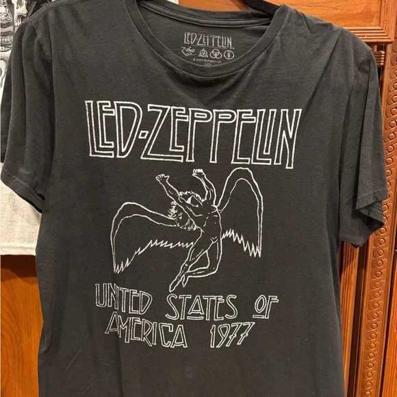 Bundle of Graphic Tees - Picture 3 of 7